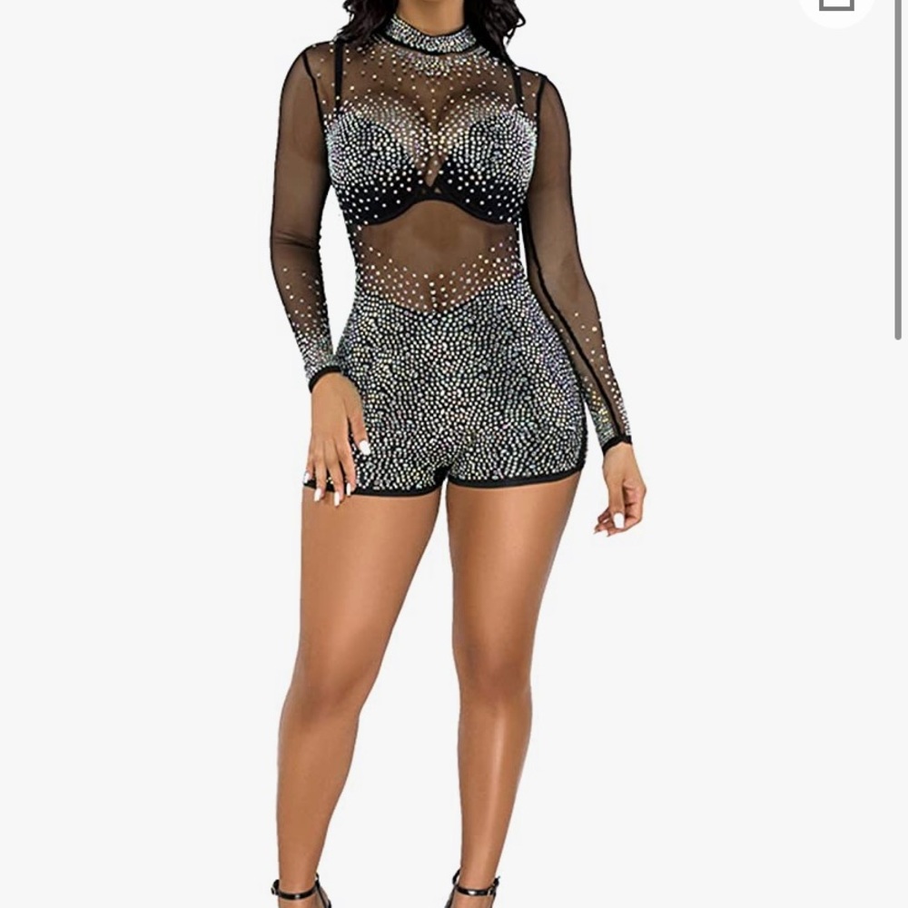 This outfit was only worn one time for my birthday . Very sparkly in person 🤩.